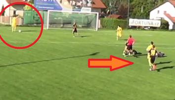 Velký frajer! Fotbalista běžel sám na bránu, míč ale radši zakopl