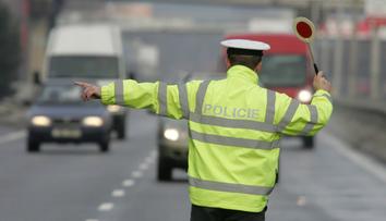 Běžná silniční kontrola měla nečekaný závěr. Auto řídil 15letý chlapec