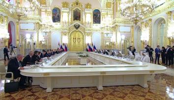 Rusko pořádá velký mezinárodní summit. Od dvou prezidentů dostal Putin košem