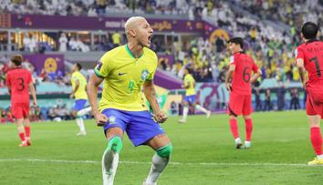 Richarlison se po postupu setkal se svým idolem. Učil Ronalda "holubí taneček"