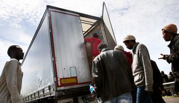 Útoky migrantů na české kamiony: Řidičům hrozí pokuty i po šesti letech