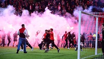 Policie stíhá po pražském derby několik lidí. Přihlaste se sami, vyzvala fanoušky