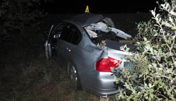 Na Karlovarsku narazil 20letý řidič BMW do stromů, spolujezdec zemřel!