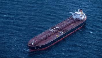 Američané obsadili tanker pod ruskou vlajkou. Doprovázela ho ponorka