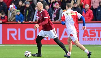 Parádní otočka Sparty v Silvestrovském derby. Za veterány dal dva góly Koller