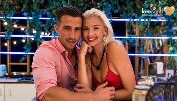 Laura z Love Islandu popsala pekelnou cestu letadlem. Nejhorší byli Slováci