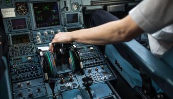 Velká letecká společnost čelí skandálu. Pilot létal 17 let bez licence