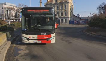 Praha řeší nebezpečnou zatáčku. Lidé se tam těsně míjí s autobusy