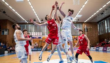 Fanoušci se loučí s basketem v Nymburce. Zveřejnili parte, přijdou v černém