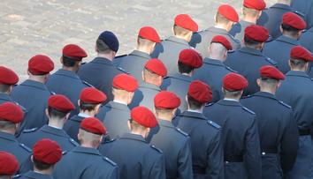 Německo zpřísňuje pravidla. Muži musí armádě hlásit delší pobyt v cizině