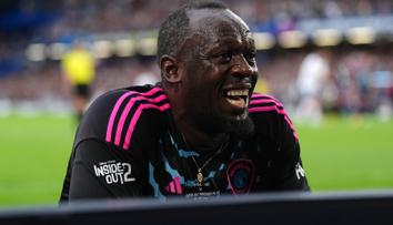Ošklivé zranění sprintera Bolta. Při fotbale ho odnášeli na nosítkách