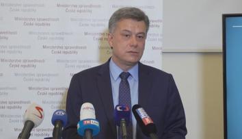 Soudce zveřejnil příkaz k prohlídce u Petra Hladíka. Ministr podal kárnou žalobu