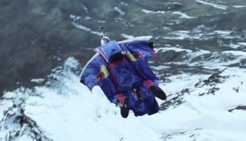 VIDEO: Jak vypadá skok z Kilimandžára? Letěl jako Superman