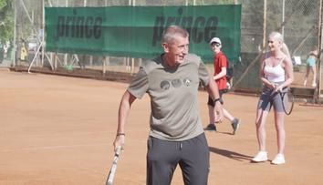 Politický 1. máj: Fiala odhalil sochu, Babiš sportoval, Maláčová spílala vládě
