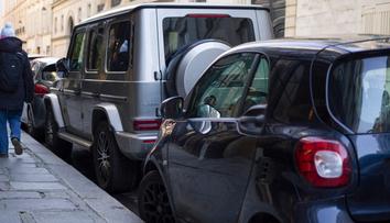 Parkování SUV podraží v Paříži na trojnásobek, osmnáct eur za hodinu