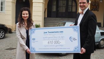 Embéčko britské velvylankyně prodáno za rekordní částku