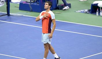 Teenager Alcaraz je ve finále. Na US Open se to stalo podruhé v historii