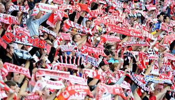 Válka mezi Slavií a fanoušky pokračuje. Nelíbí se jim ceny lístků, klub reaguje