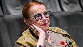 Janžurová zkolabovala v divadle. Představení ihned zrušili, jela pro ni sanitka