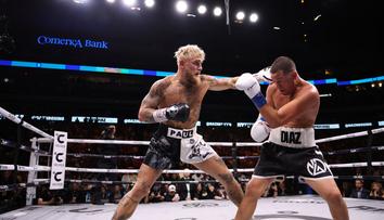 Jake Paul ikonu UFC neukončil, ale vítězí na body. Přijde odveta v MMA?