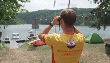 Vodní záchranáři se nezastaví. Za vytíženost mohou vysoké teploty a alkohol