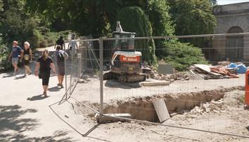 Turistickou sezónu komplikují opravy hradů a zámků. V Lednici opravují katakomby