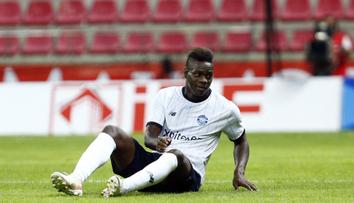 Rebel Balotelli se opět ukázal. Po brzkém vystřídaní dal pěstí spoluhráči