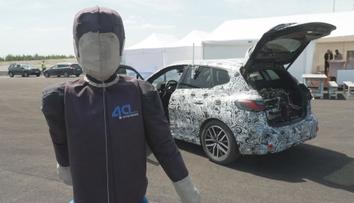 Na polygonu v Sokolově už se testuje. BMW zkouší i novější metody parkování