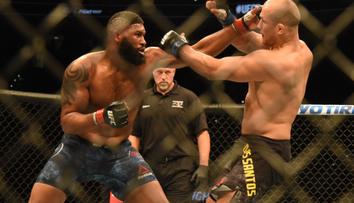 Rána na mužství a poté knockout! Veterána Dos Santose zápas zabolel
