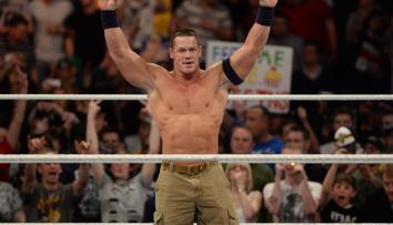 Wrestler John Cena pomohl z vozíčku hendikepovanému fanouškovi