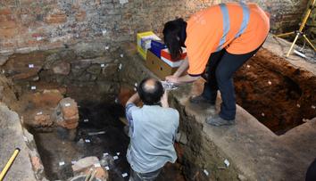 Pozůstatky husitského řádění: Archeologové našli středověkou kuchyni