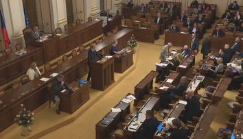 Interpelace ve Sněmovně musely být přerušeny. Ani jeden z ministrů v sále nebyl