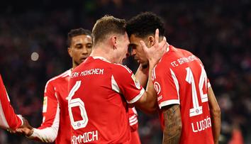 Bayern zachránil výhru v nastavení. Hoffenheim přejel Augsburg