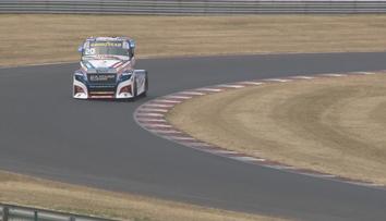 Legendární Emerson Fittipaldi si v Mostě vyzkoušel závodní tahač