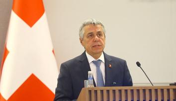 Švýcarsko hlasovalo o své neutralitě. S NATO spolupracovat může