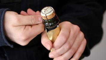 Celý život otevíráme šampaňské špatně! Děláme tuto velkou chybu