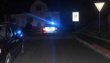 Hádka mužů o ženu skončila střelbou! Sousedé se kryli za auty