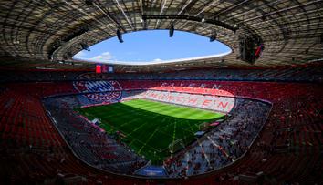 Tragédie během finále LN. Fanoušek zemřel po pádu v Allianz Areně