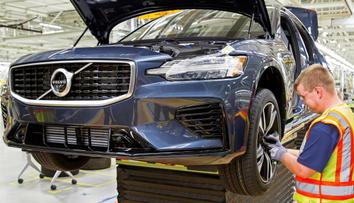 Volvo věří elektrice. Vývoj spalovacích motorů pouští Číňanům