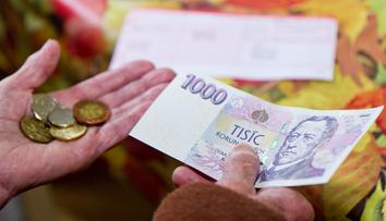 Čechům chudoba téměř nehrozí, zní z EU. Je to nesmysl, oponuje sociolog
