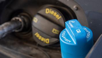 AdBlue už na pumpách dochází. Majitelé dieselů stojí i fronty, bojí se, že nenastartují