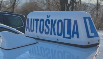 Autoškoly na Prachaticku prošetřuje policie. Za úplatu měly ulehčovat zkoušky