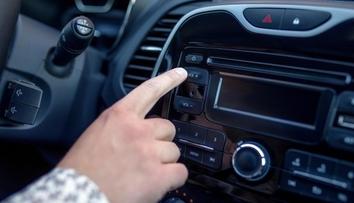 Tvrdý trest: Úřady chtějí pokutovat moc hlasitou hudbu v autě