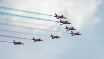 Dny NATO přilákaly už tisíce návštěvníků. Hlavním lákadlem jsou přelety stíhaček