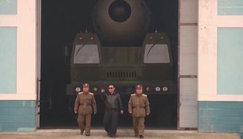 VIDEO: Severní Korea se chlubí novou raketou. Kim ji odpálil jako akční hrdina
