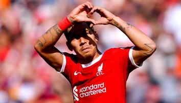 Těžké dny pro bývalou hvězdu Liverpoolu. Na infarkt jí zemřel otec