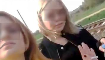 Naďa a Máša se procházely po kolejích, za okamžik je smetl vlak
