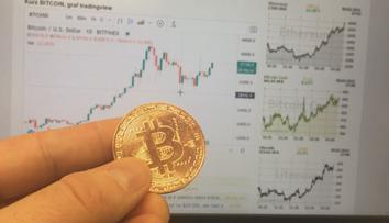 Bitcoin překonal hranici milionu korun, investovala do něj i Tesla