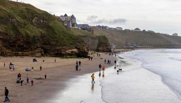 V turistickém letovisku Whitby vyšetřují sérii úmrtí. Za tři dny našli čtyři mrtvá těla