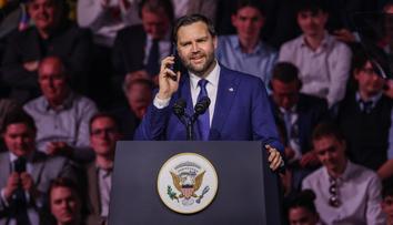 Ponížení J. D. Vance: Trump ho ztrapnil před davem tisíců lidí
